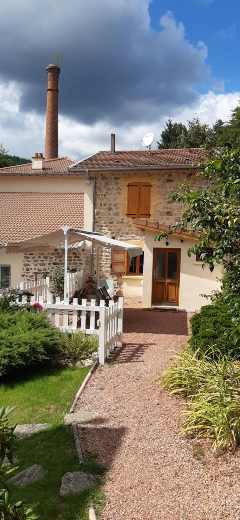Holiday home Joli Rural Dans Un Havre De Paix Saint-Bonnet-le-Troncy